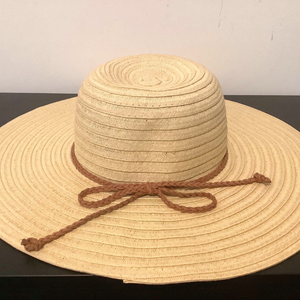 Sun hat with bow